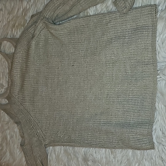 Urban Heritage Beige Cold Shoulder Sweater – Size Medium - Picture 4 of 6